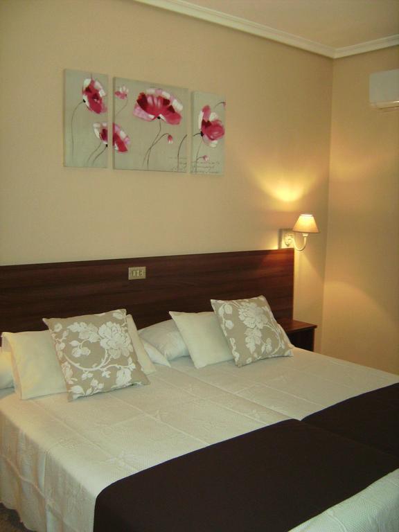 Pension Miami Almazora Room photo