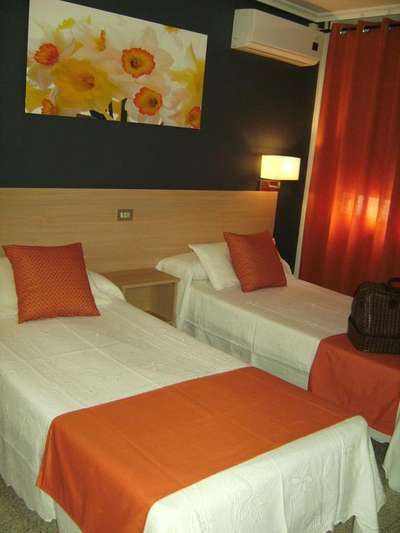 Pension Miami Almazora Room photo